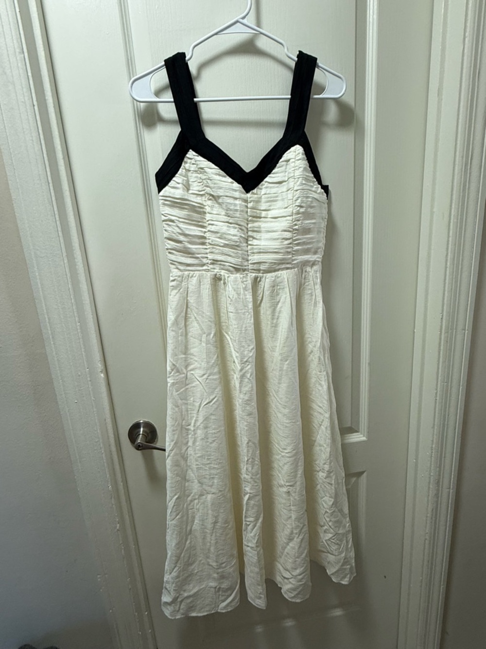 H&M Black and Cream Sleeveless Midi Dress